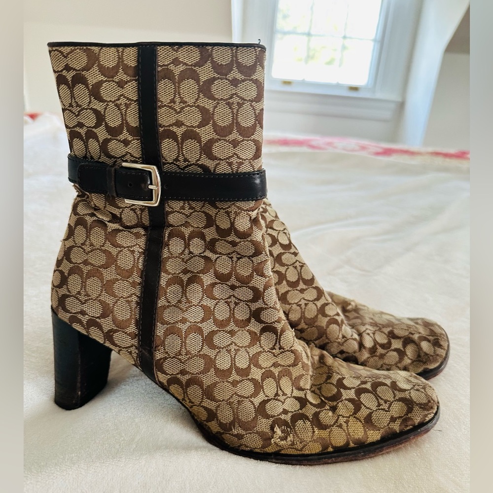 Coach Logo Vintage Boots Size 8.5